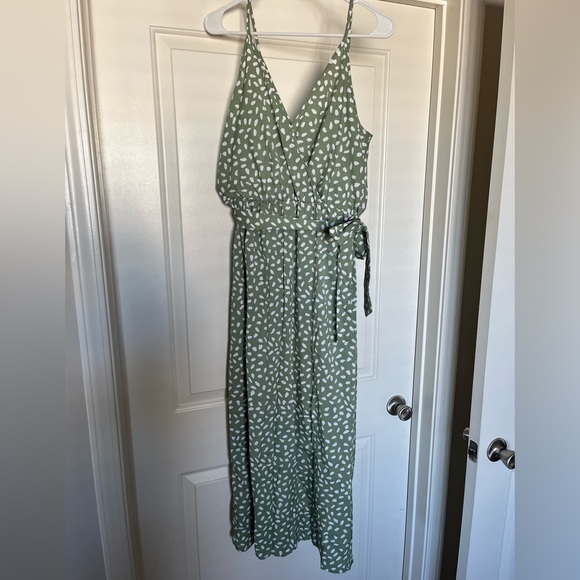 Green polkadot dress from SHEIN with waist tie. Size XL. Never worn. - Picture 1 of 3